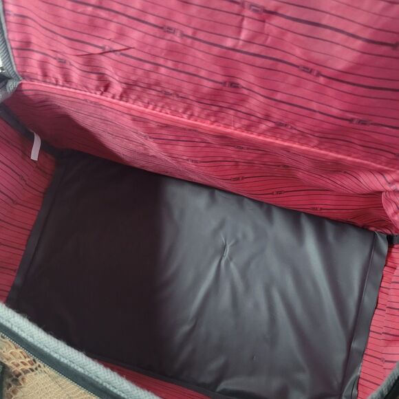 Travel Concepts Snakeskin Overnight Bag/Carry-on with Make-up Case - Picture 6 of 10